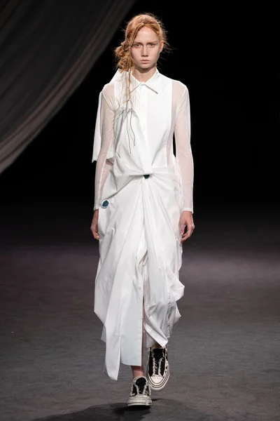 Look 17
